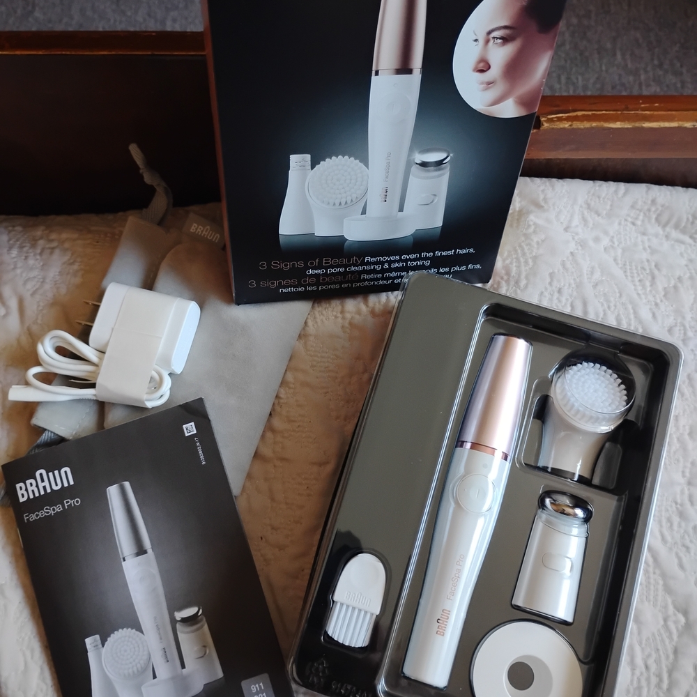 Braun FaceSpa Pro Facial Epilator and Cleansing Brush - White and Silver